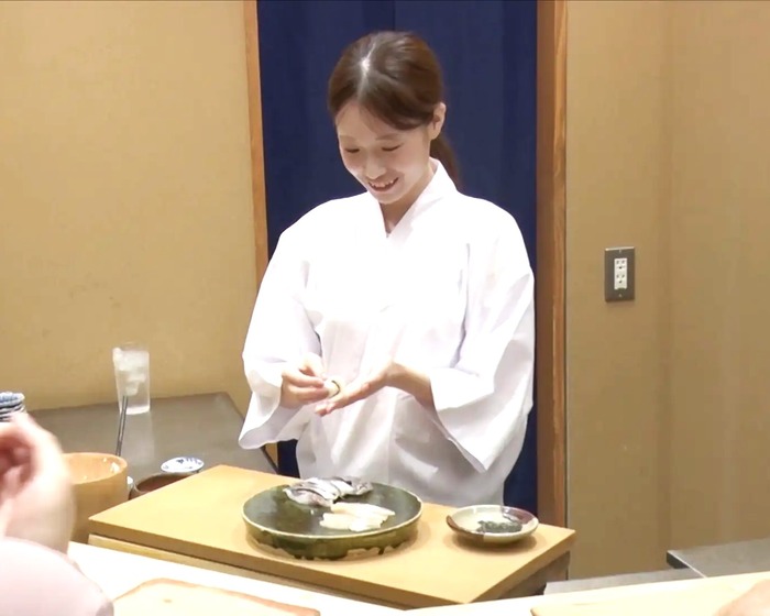 【画像】アイドル級の女性寿司職人さん、ファンが殺到しそうなレベルｗｗｗｗｗｗｗｗ