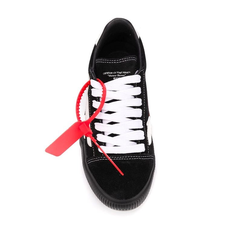 画像 スニーカーに インシュロック を付けたまま履くのがブームに 流行に乗り遅れるな 女子アナお宝画像速報 5chまとめ