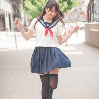 【画像】最近の制服女子さん、パ○チラ寸前ミニスカートが流行ってしまうｗｗｗｗｗｗ