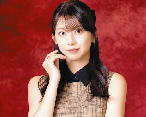 【画像】牧野真莉愛さんの卒業前ラストグラビア、谷間がムホホな仕上がりになるwwwww