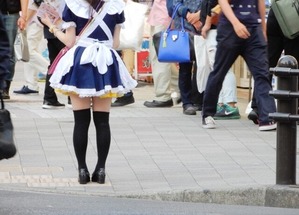 【画像】 ロリ顔コスプレイヤーさん、衣装のサイズがガバガバで、ほぼ完全に見えてしまうwwwwww