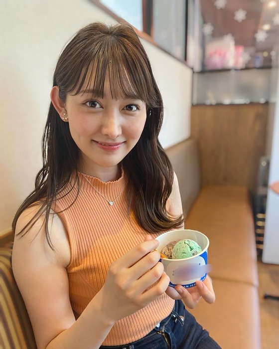 森山みなみアナのニット乳