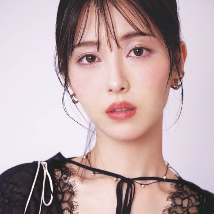 【画像】浜辺美波さん、お○ぱいがとんでもない事になってしまうｗｗｗｗｗｗ