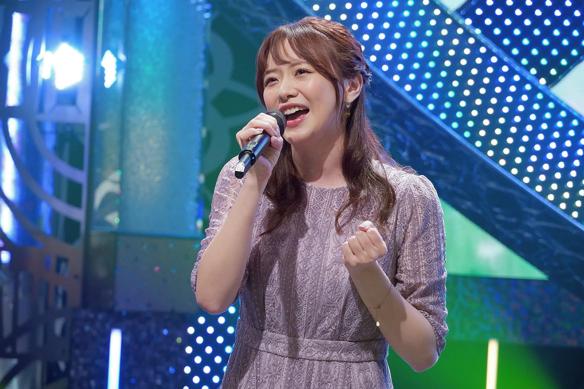 画像 カラオケ バトルで森香澄アナの巨乳がプルプルしてしまう Gifあり 女子アナお宝画像速報 5chまとめ