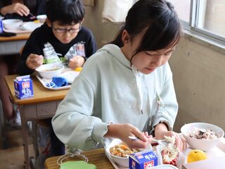 カレーライスにねじ混入