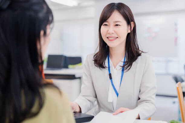 【画像】NHKさん、破壊力抜群の巨乳銀行員を放送してしまうｗｗｗｗｗｗｗ