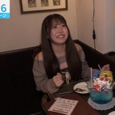 【画像】NHKさん、FC2に出てそうなお○ぱい女子を放送してしまうwwwwww