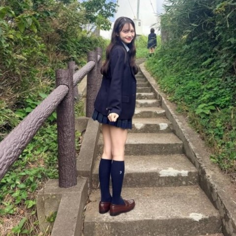 【画像】伊藤百花さん、ミニスカ制服姿がエ□かわすぎるｗｗｗｗｗｗｗ
