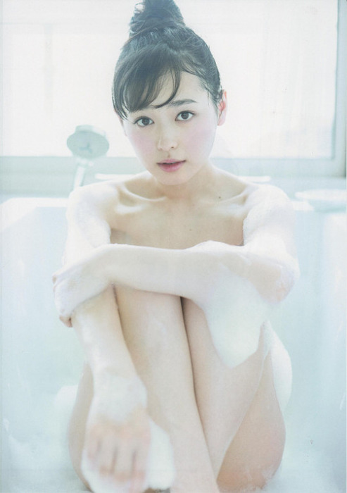 福原遥の谷間
