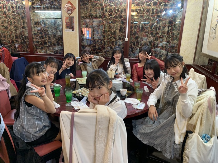 女子中学生のチャイナドレス姿