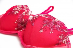 【画像】ドスケベな下着をつけたBBA