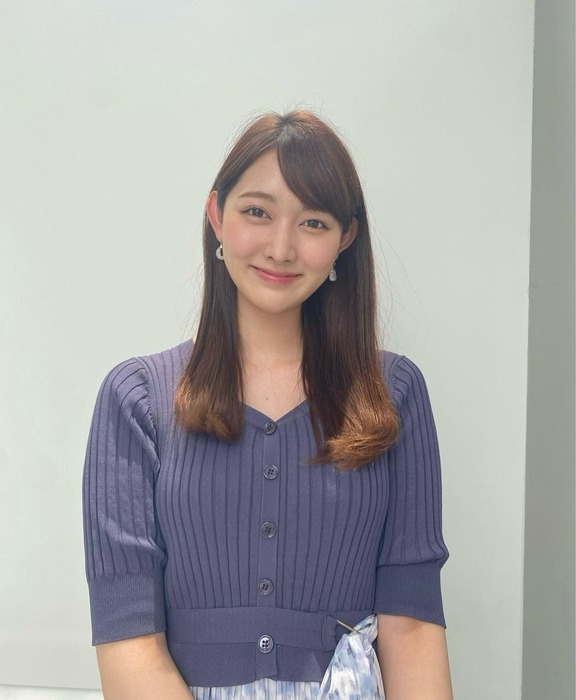 森山みなみの谷間チラ
