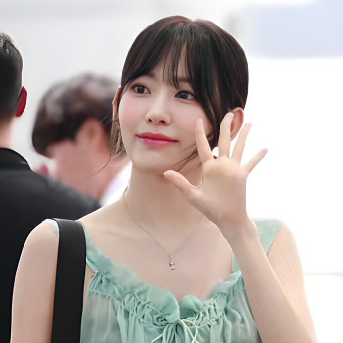 【動画】ルセラフィムの宮脇咲良さん、ダンス中に恥部を見せてしまうwwwww