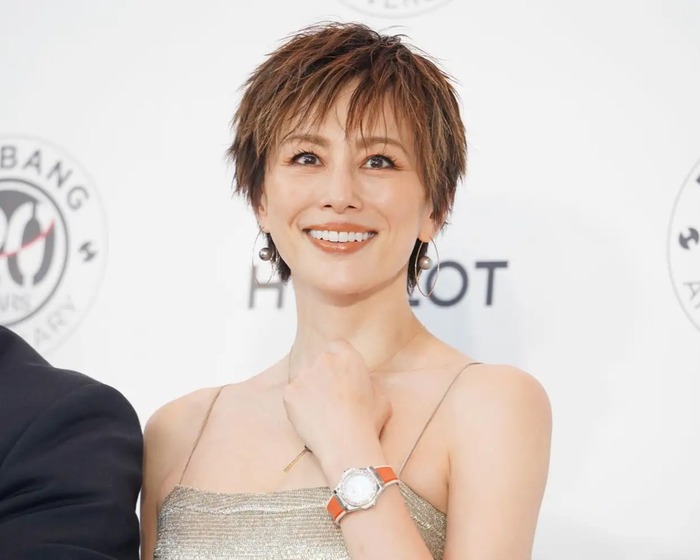 【画像】ジムにいた米倉涼子激似さん、めっちゃポロリしてたwwwww