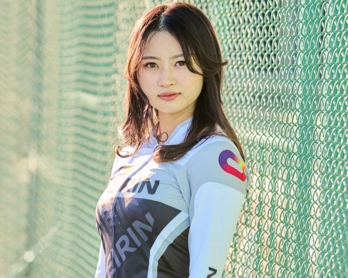 【画像】現役女性競輪(23)選手、美人な上に下半身がえちえちすぎるｗｗｗｗｗ