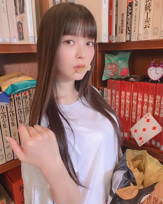 上坂すみれの胸