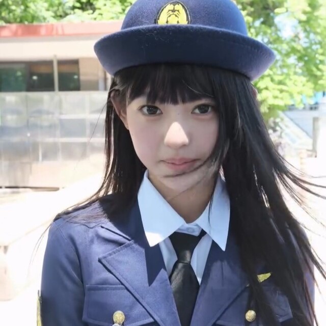 【画像】アイドル級の激かわ婦人警官さん、発見されてしまうwwwwww
