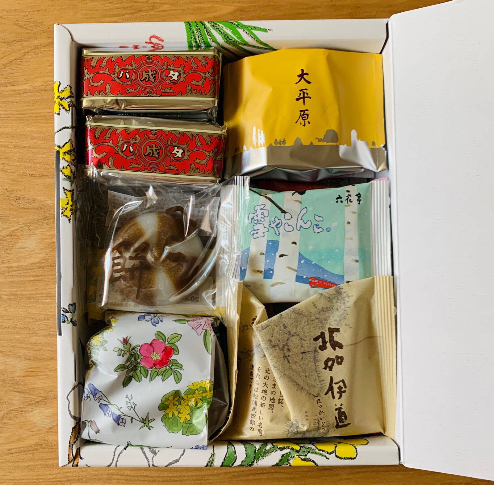 六花亭のステイホーム企画 通販おやつ屋さん が届きました そんな毎日 こんな毎日 Powered By ライブドアブログ