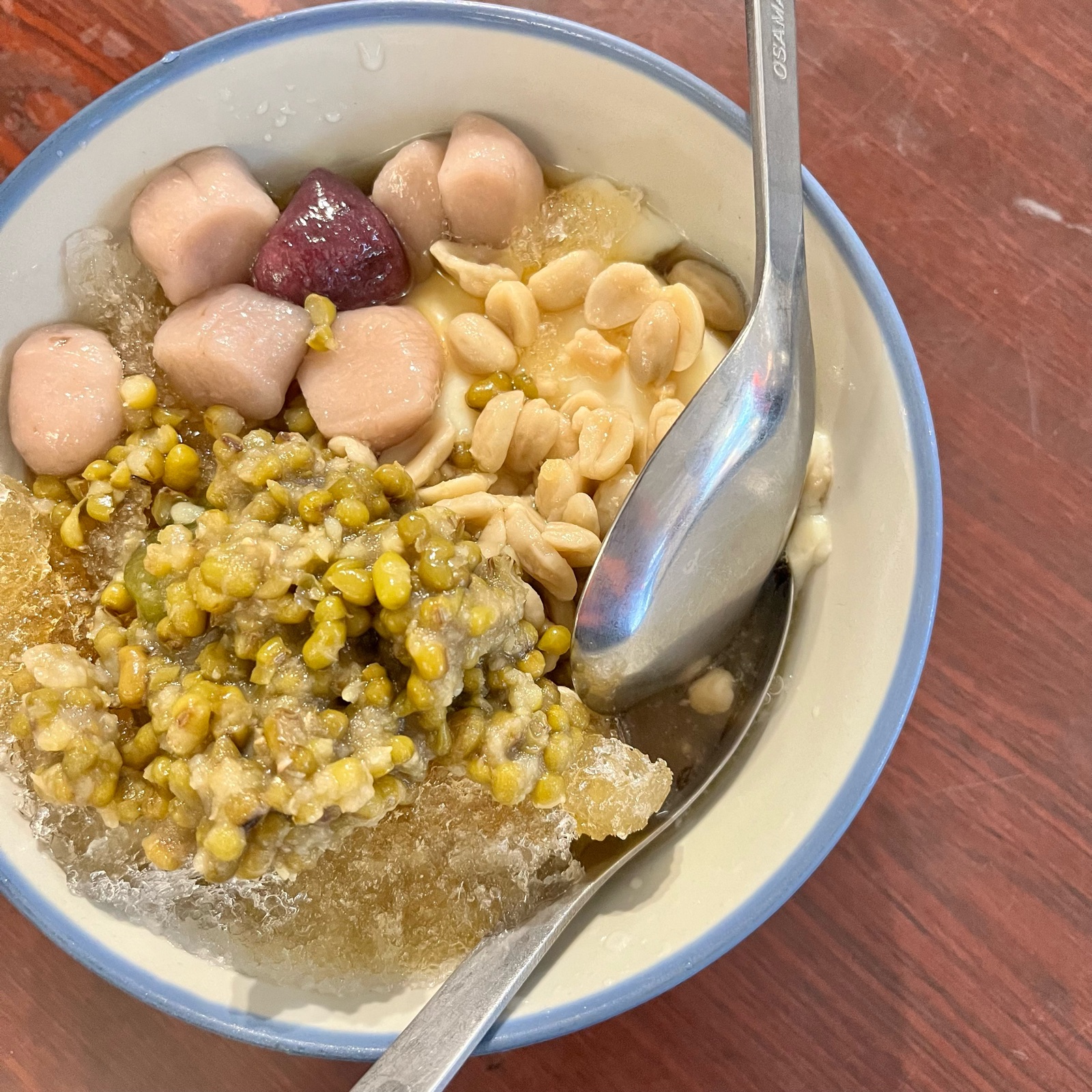 あぶいも 台湾の大好きスイーツ】阿斌芋円で豆花と芋圓を食べる | くらげ