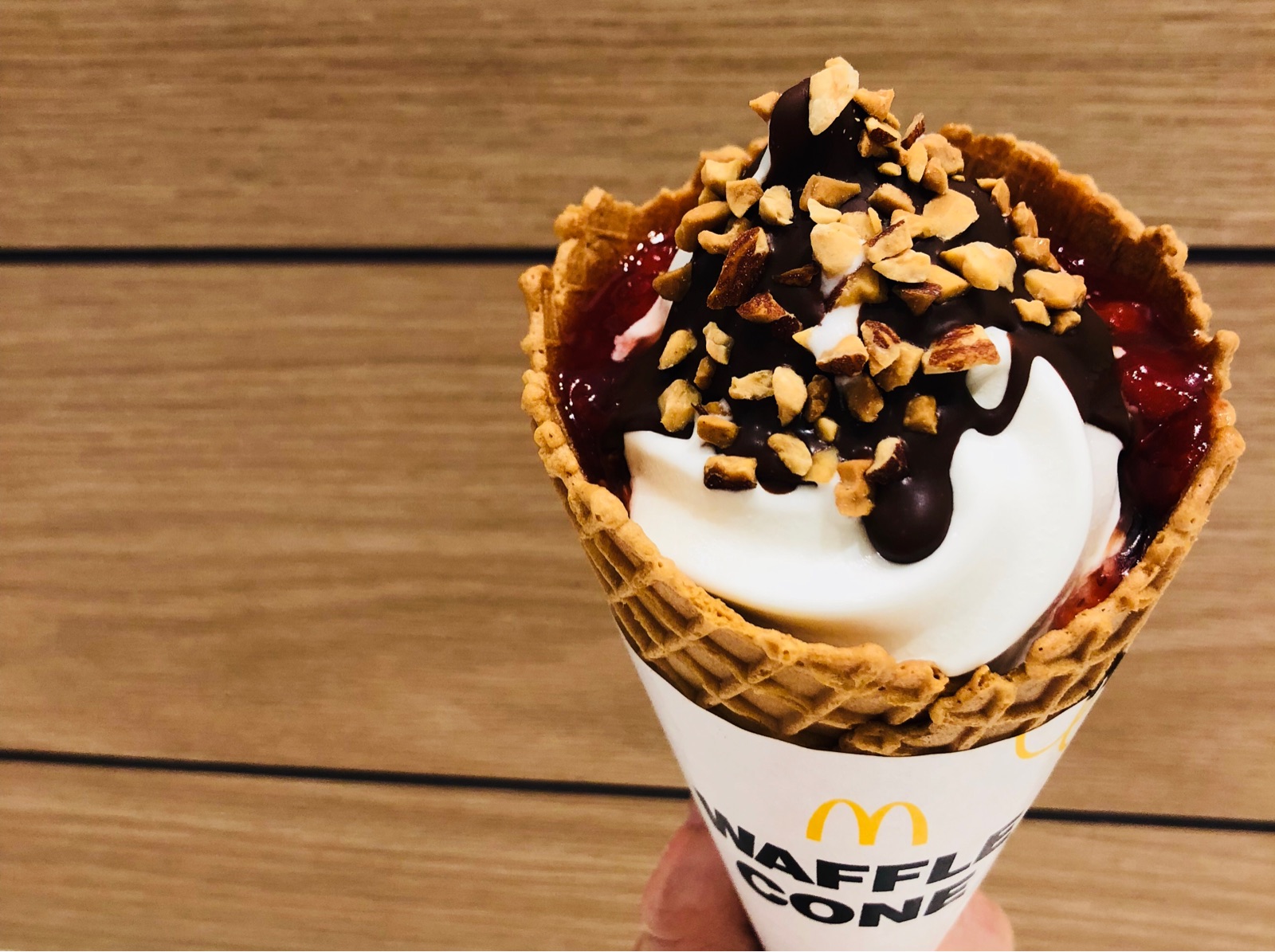 やっぱりコスパ最高 期間限定マクドナルドのワッフルコーンソフト全部のせ そんな毎日 こんな毎日 Powered By ライブドアブログ
