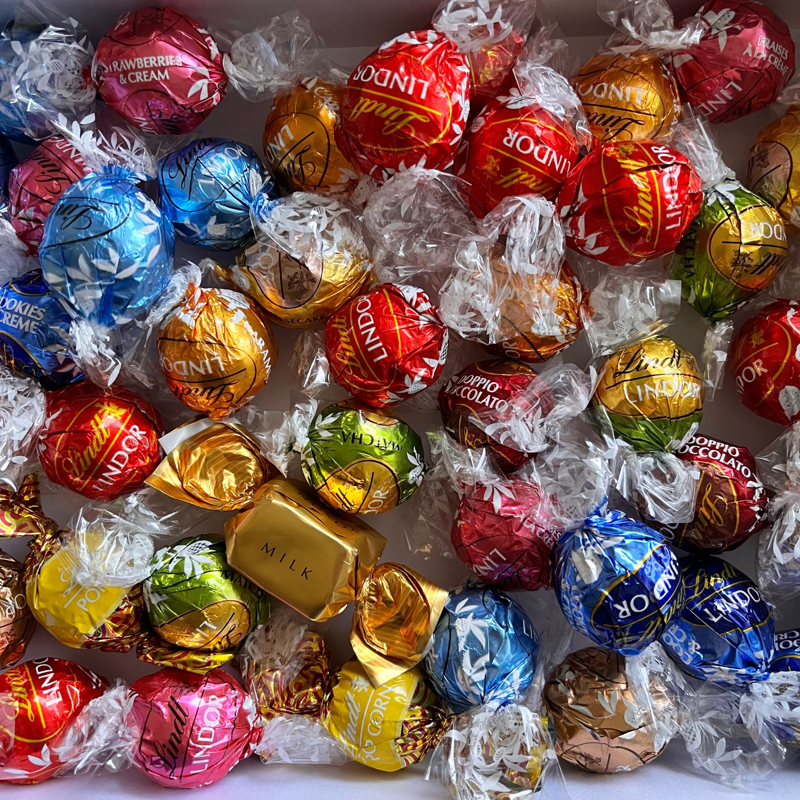 【週末限定】 Lucille 【12/21削除】 開封レポ】リンツ2026 ニューイヤーラッキーボックス : そんな毎日