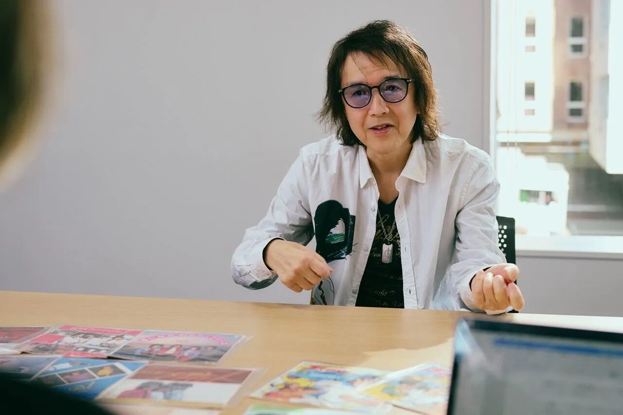 【朗報】『ガンダムZZ』主題歌歌手・新井正人、40周年！UFO体験とアニソンが紡いだキャリア秘話