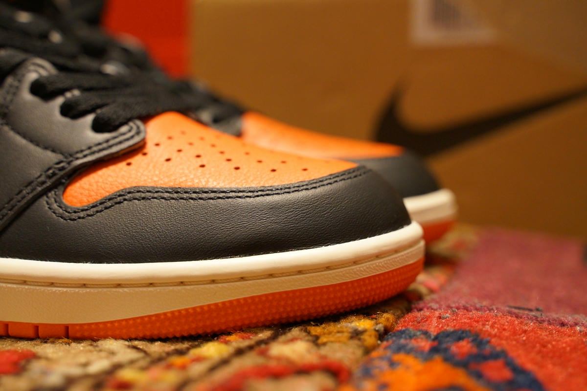 Air Jordan 1 mid シャタバ オレンジ/ブラック NIKE/ナイキ】春履きたいAir Jordan 1 Mid “Shattered Backboard
