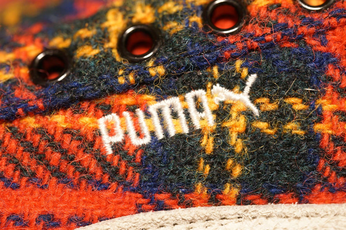 サイドのPUMA ロゴはプリントではなく刺繍