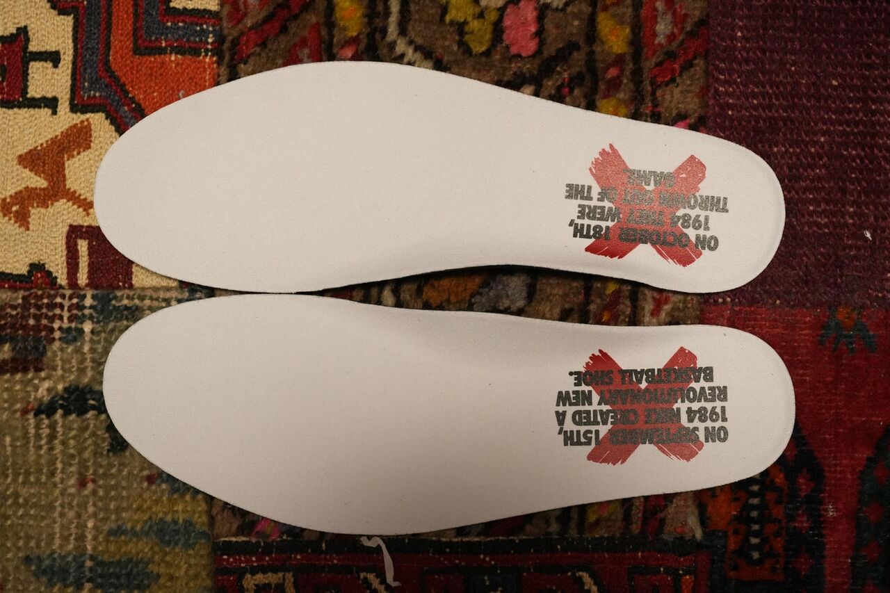 AJ1 LOW OG BANNED インソールの全体とXマークのプリント