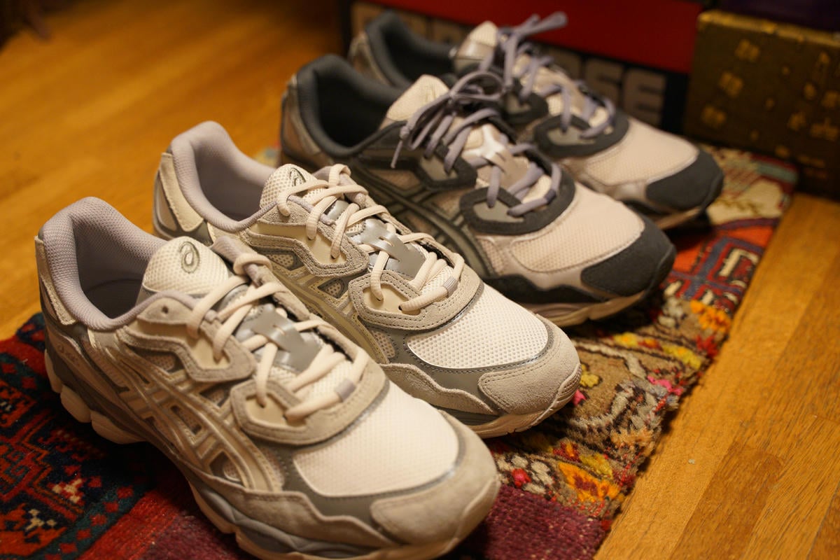 オイスターグレーとオートミール。2カラーのGEL-NYCを並べる。