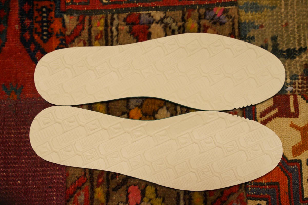 インソールはおそらく合皮。PUMAロゴがエンボス加工で施されている