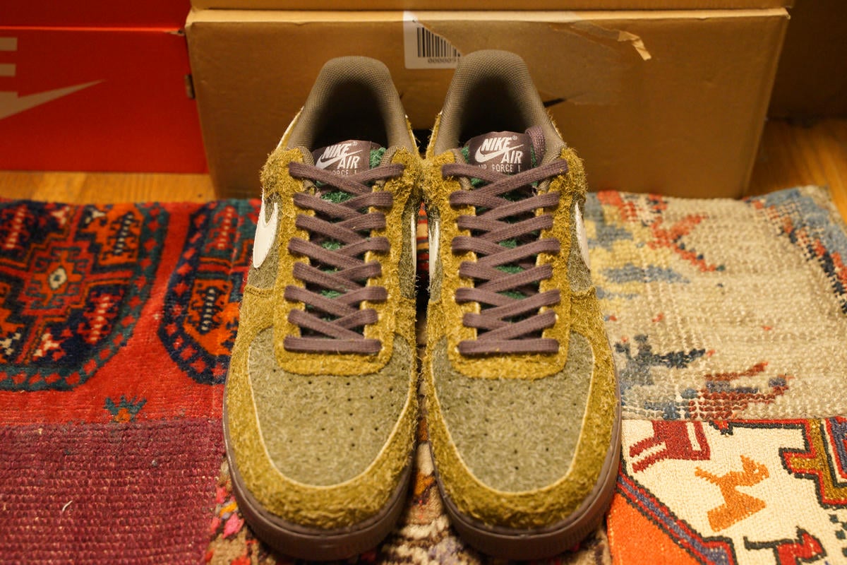 NIKE AIR FORCE 1 07 LX LEAF CAMO シュラウドを取り外した姿