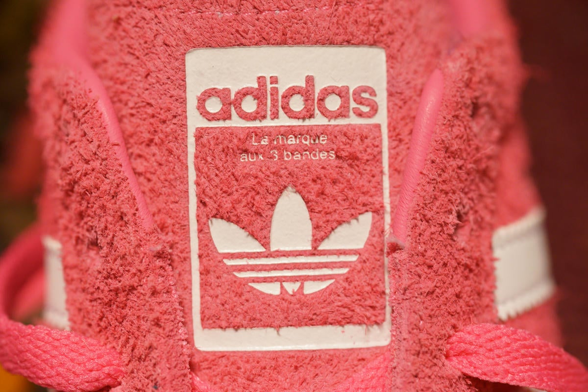 ADIDAS ORIZINALS CAMPUS BZ0069のシュータンはホワイトのトレフォイルロゴのラバープリント