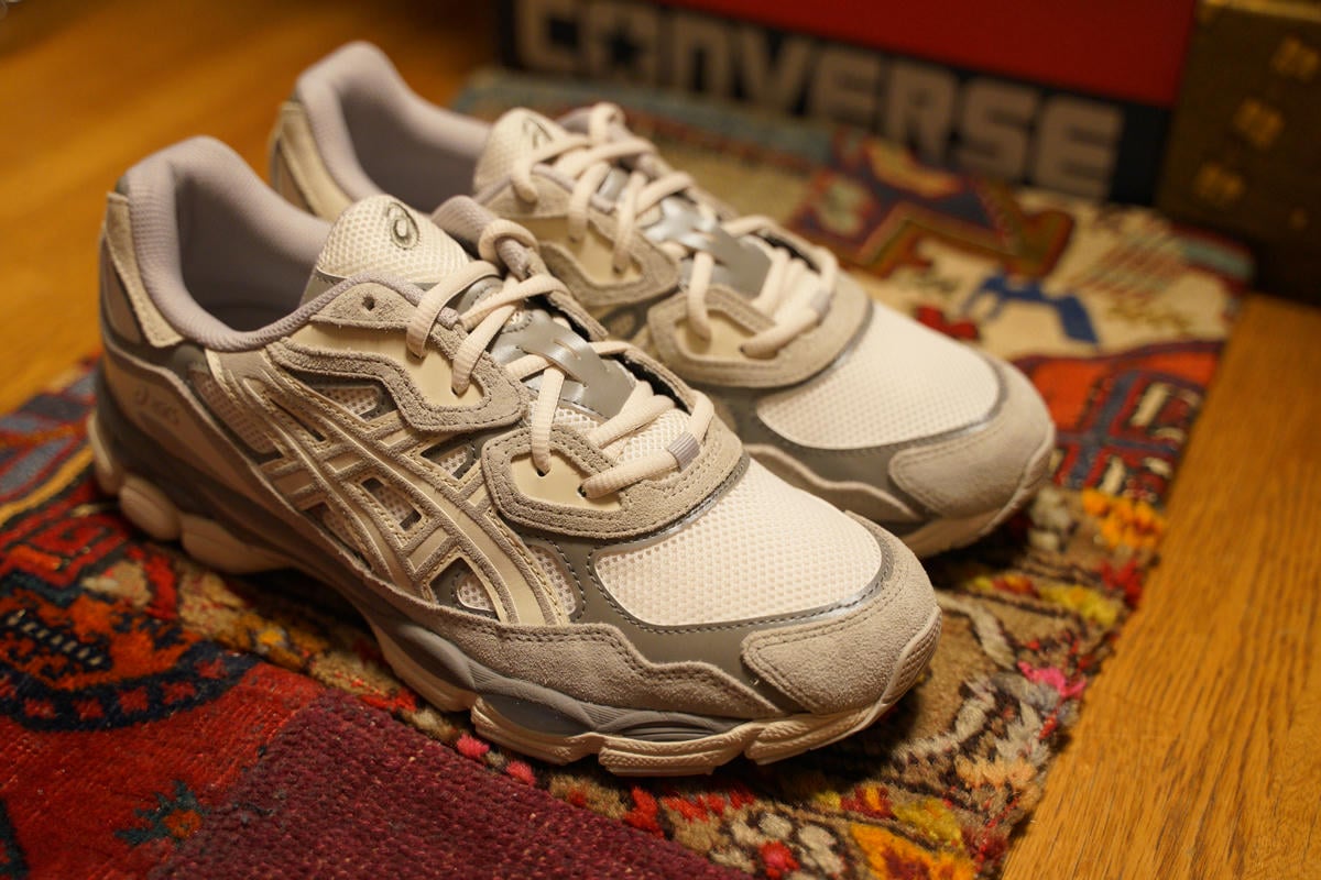 新品 asics アシックス GEL−NYC OYSTER GREY スニーカー レビュー】アシックス ゲルNYC オイスターグレーのサイズ感や