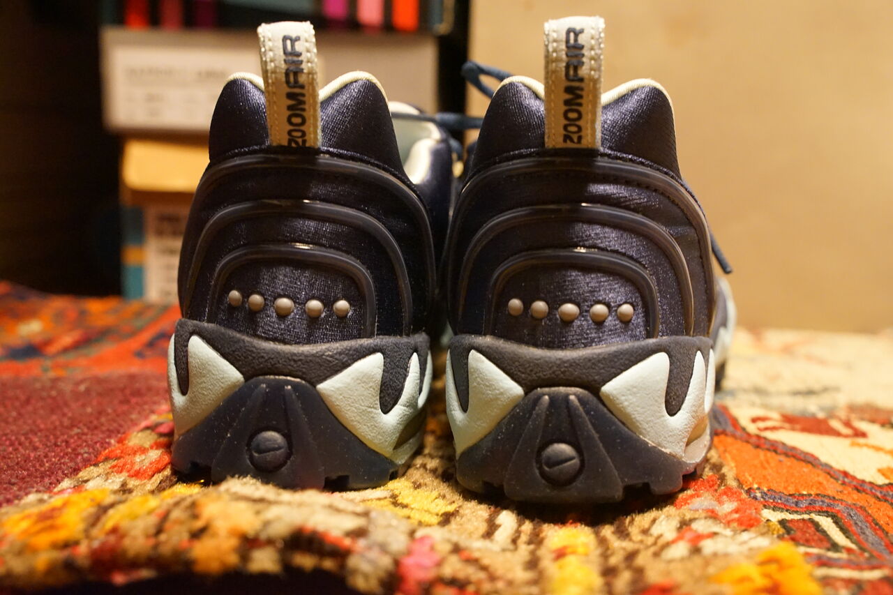 NIKE WMNS AIR ZOOM SEISMIC B : ああ、好きに走ればいいじゃない