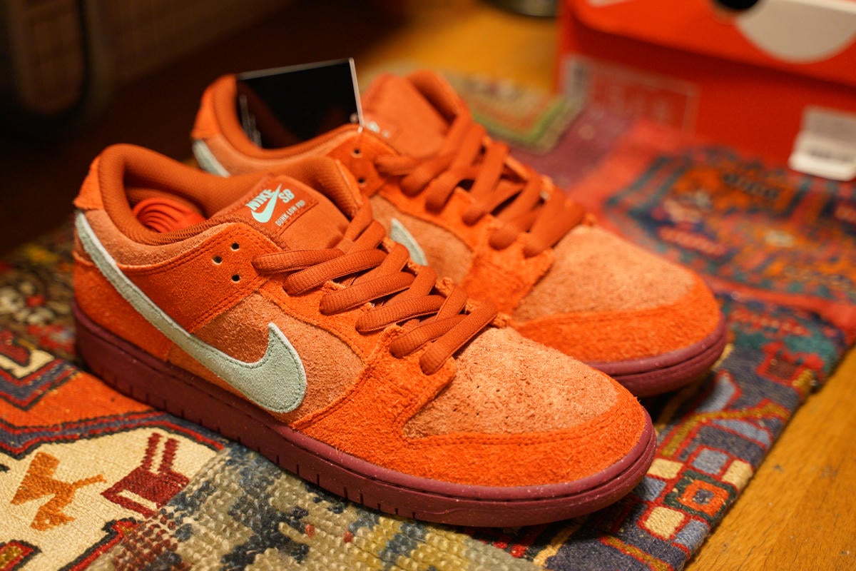 NIKE SB DUNK LOW PRO PRM MYSTIC RED