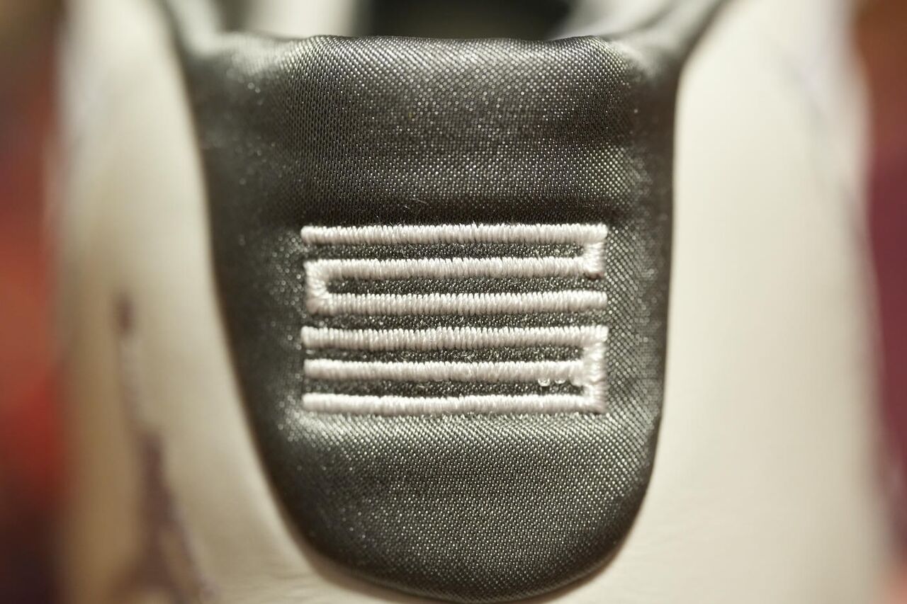 NIKE AIR JORDAN11 RETRO SUKAJAN ヒールロゴ