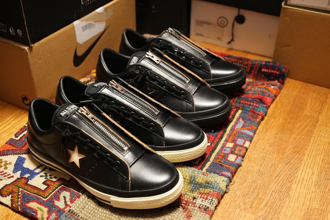  SCHOTT × CONVERSE ONE STAR Z BLACKを一緒に並べた画像。