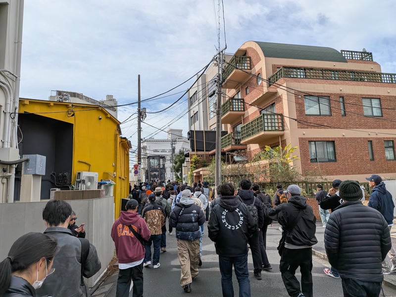 WEEKENDでの抽選待機列解散直後。あんまり騒がしくはなかった。