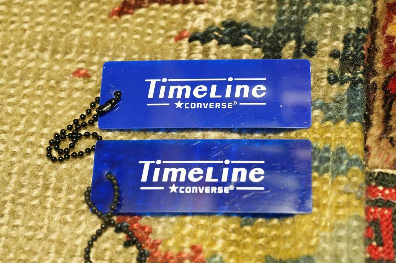 10年前のTimeLineのタグと比較。下のタグが10年前のタグになるがこちらは半透明な材質が使われている