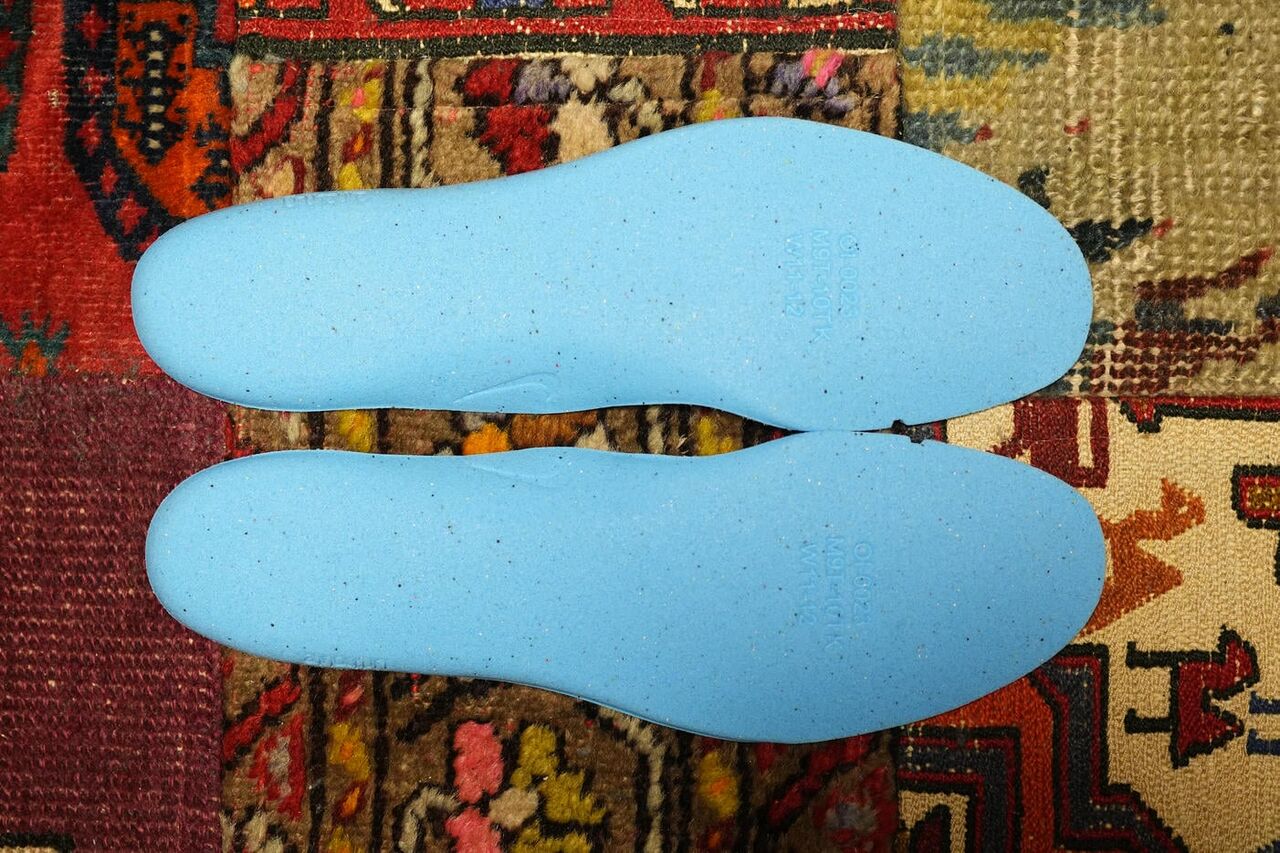 インソールの裏面はブルー。ナイキのインソールで裏面がブルーなの久々に見た。