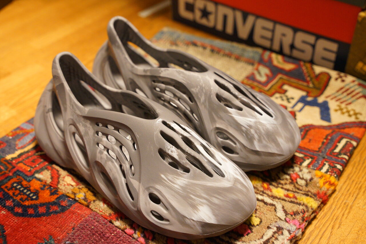 ADIDAS ORIGINALS YZY FOAM RNR : ああ、好きに走ればいいじゃない ADIDAS ORIGINALS YZY FOAM RNR : ああ、好きに走ればいいじゃない