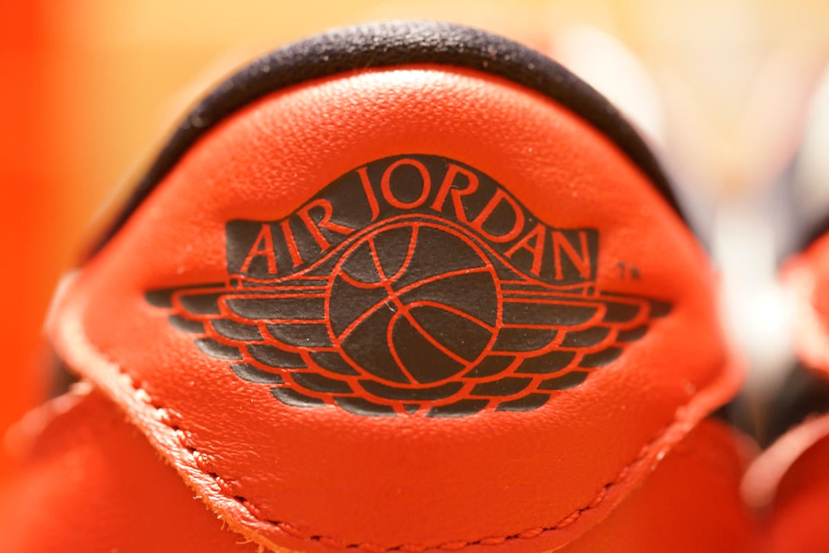 NIKE AIR JORDAN1 RETRO LOW OG  CHICAGO ヒールロゴ