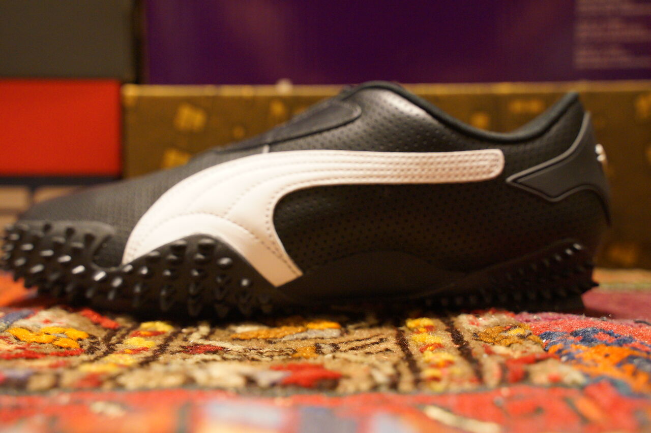 PUMA MOSTRO PERF BLACK : ああ、好きに走ればいいじゃない