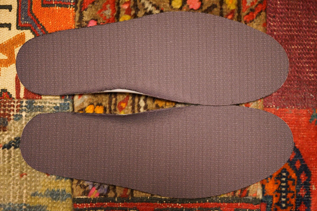 インソール表側。表面はAを上下に並べたみたいな模様