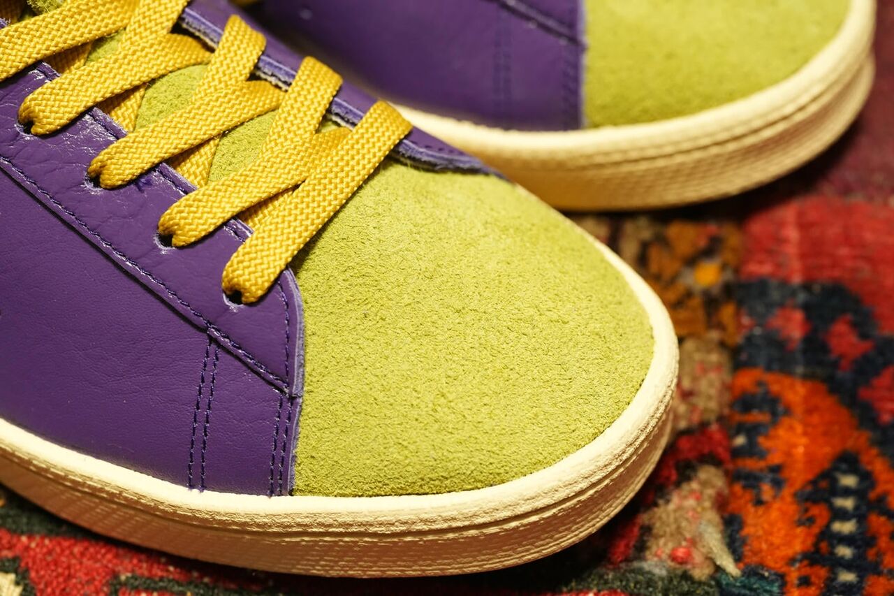 トゥ部分のスエードは毛足荒め