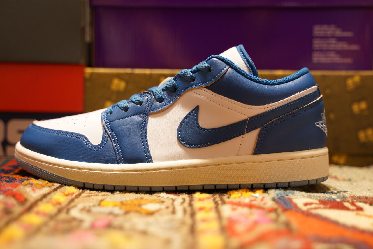 NIKE AIR JORDAN 1 LOW SE INDUSTRIAL BLUE : ああ、好きに走れ NIKE AIR JORDAN 1 LOW SE INDUSTRIAL BLUE : ああ、好きに走れ