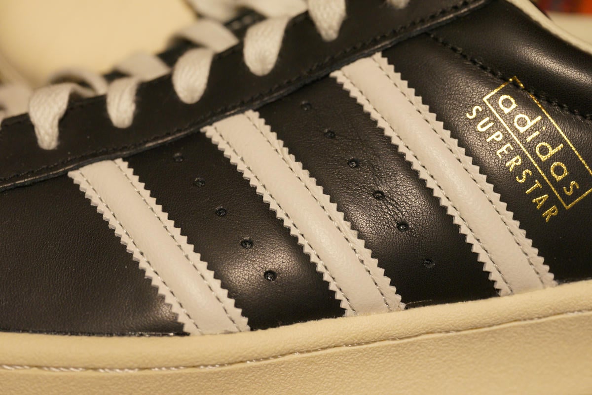 SUPERSTAR VINTAGE JQ3255 サイドのスリーストライプの太さを確認