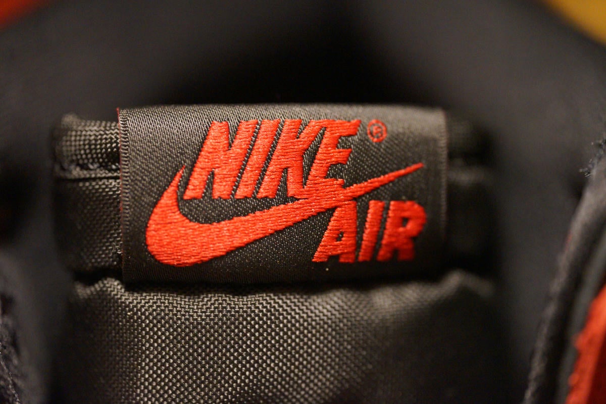 AJ1つま黒 シュータンタグ