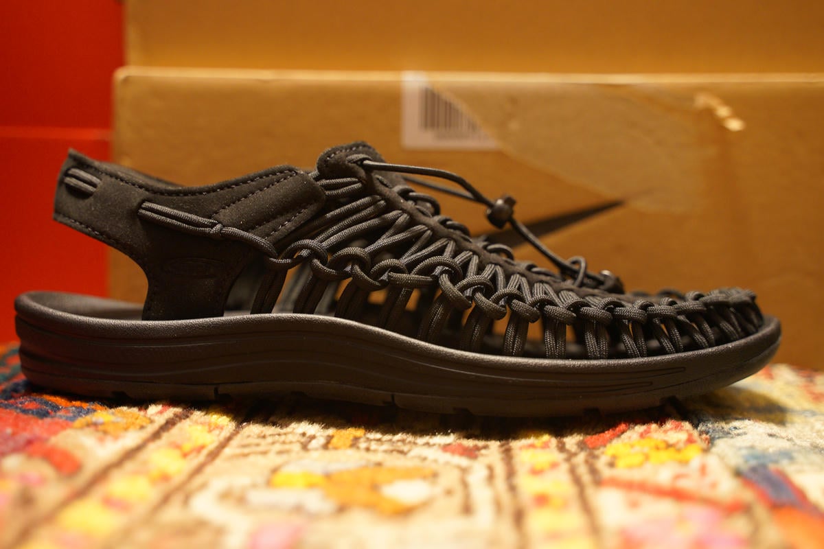 KEEN 新品27.5cmブラック スポーツサンダル 27.5 KEEN ブラック サンダル 値下げしました KEEN】サンダル